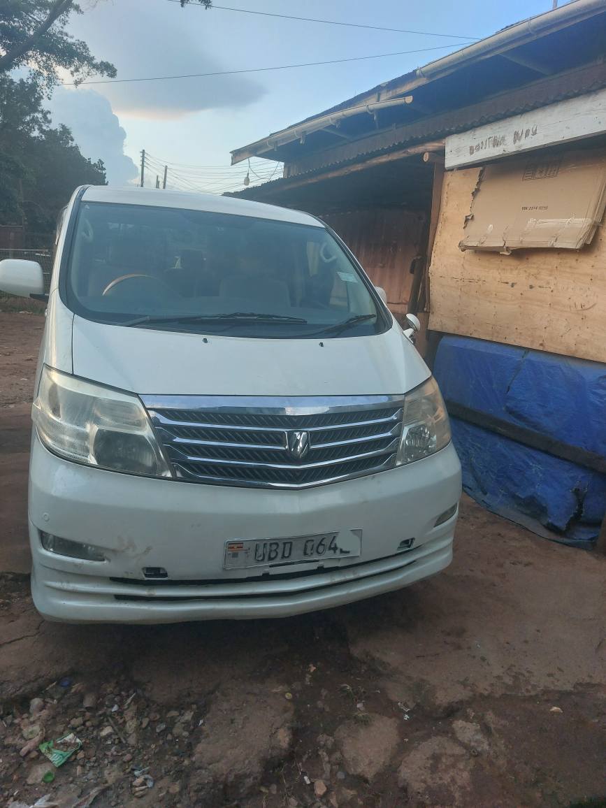 A picture of Toyota alphard 13m money needed