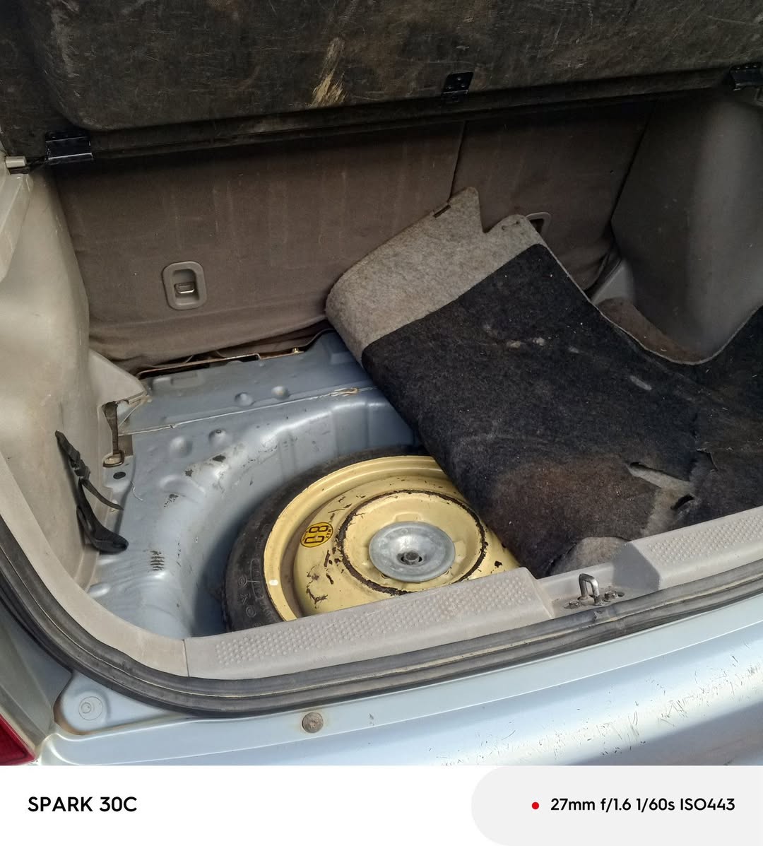 A picture of Mazda 323 automatic transmission