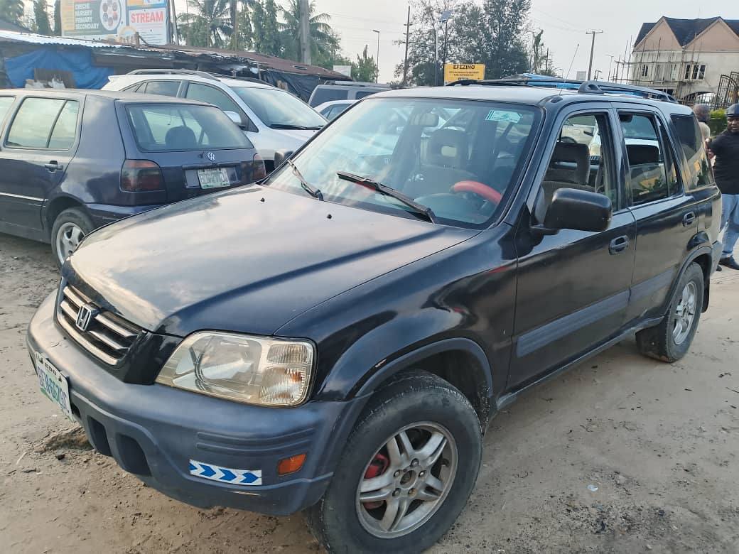 A picture of 1st body Honda CR V up 4 sale 1.7m Only