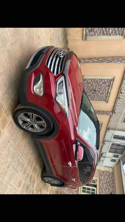 A picture of Hyundai Santa Fe 2015