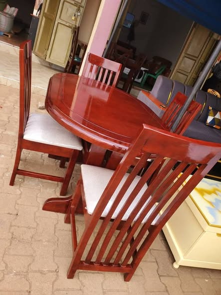 A picture of Modern dining table