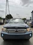 A picture of Registered Toyota Highlander 2004 Model interior clean open roof remote