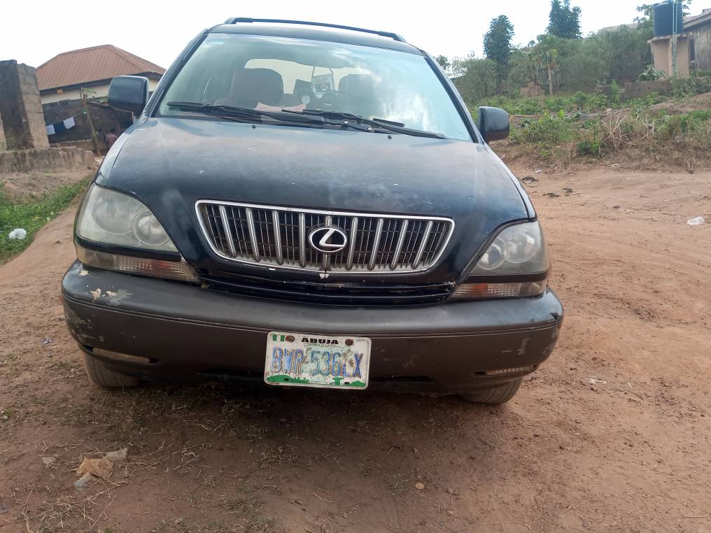 A picture of Lexus Rx 300