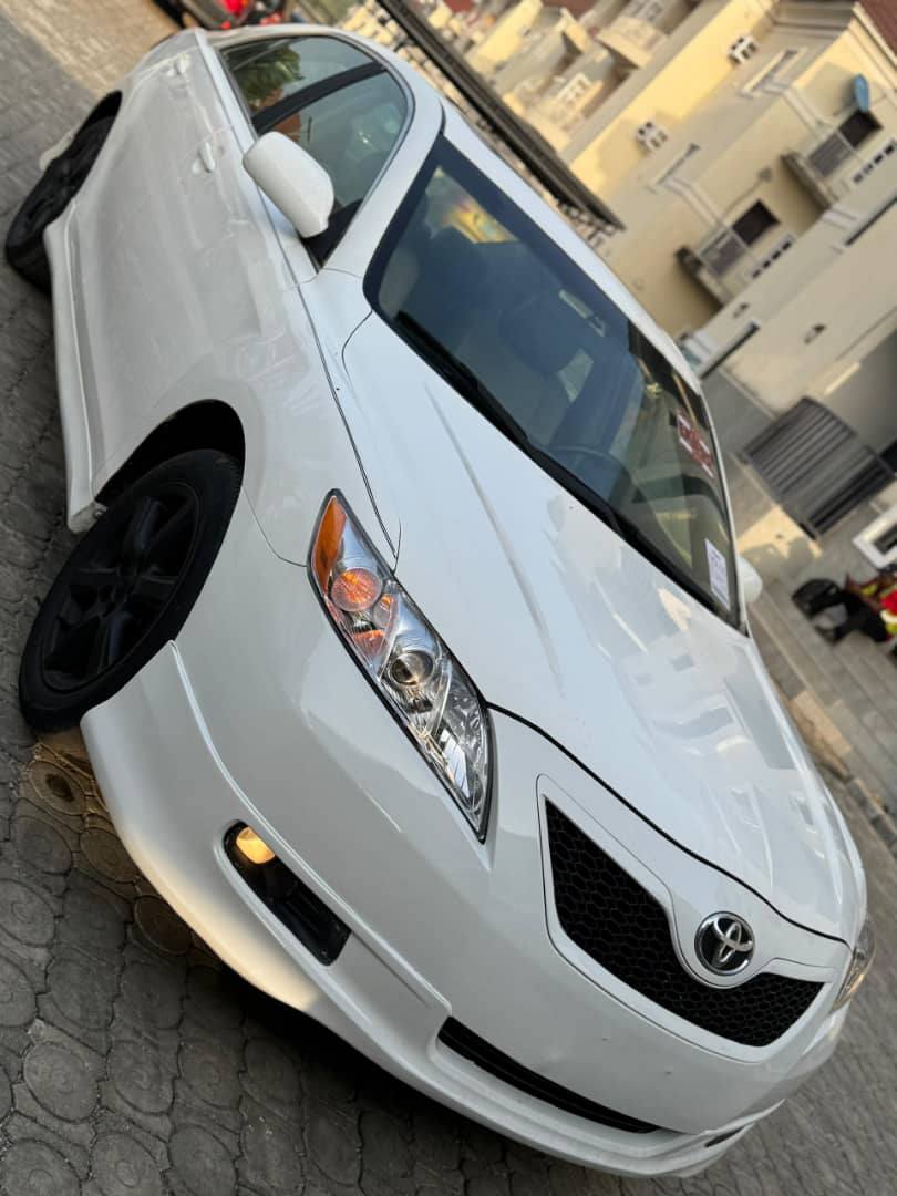 A picture of  Toyota Camry muscle SE V6 engine with engine untempered