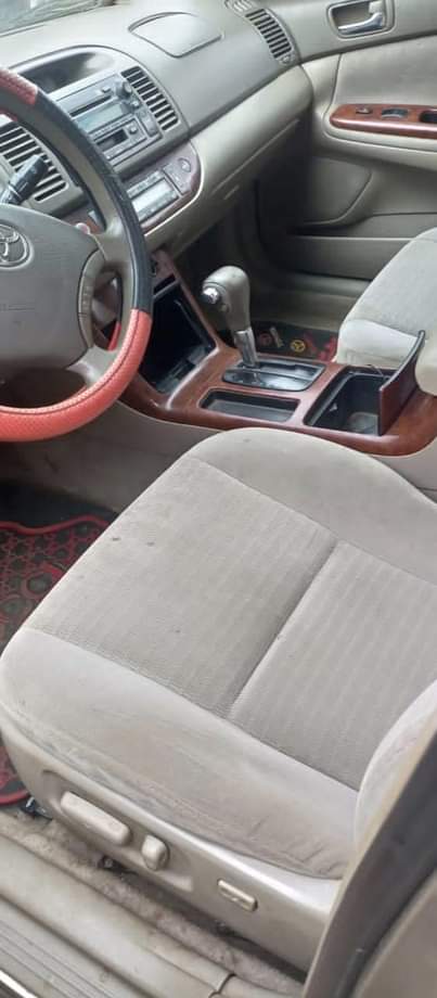 A picture of Toyota Camry 2005 XLE 4 plug Toks standard Clean in