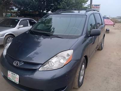 A picture of Toyota Sienna