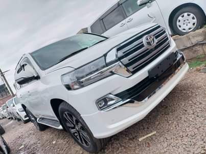 A picture of 2010 Toyota Land cruiser V8