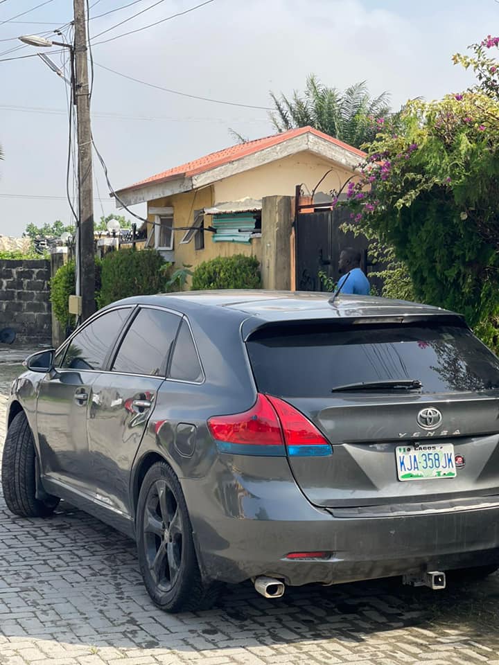 A picture of 2011 TOYOTA VENZA TOKS STANDARD.