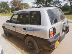 A picture of Rav4 Bei 4mln harrier 14mln