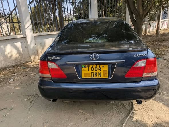 A picture of TOYOTA CROWN FOR SALE Bei TSh 6 9M Engine 4GR