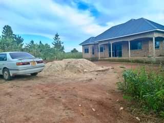 A picture of  5M DEAL YAKISUBUZI Matugga Kanyanda Along semuto Road. Plots