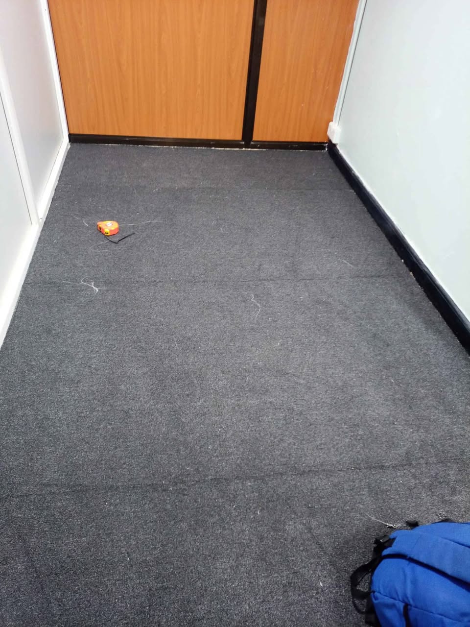 A picture of Wall to wall carpet