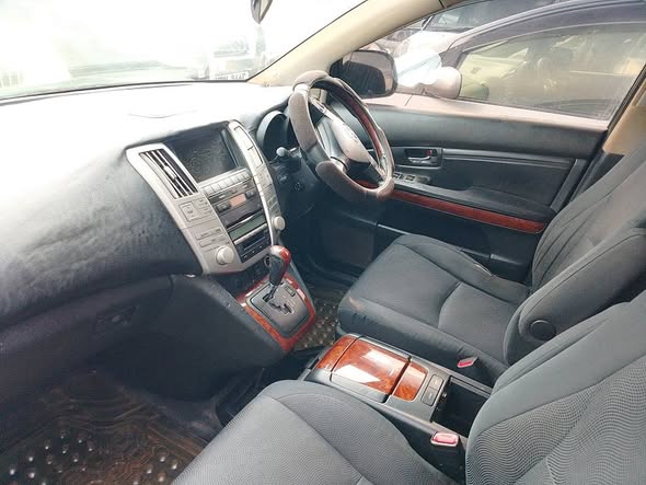 A picture of Toyota harrier 17 millions 3 0cc CALL 0759 65 47