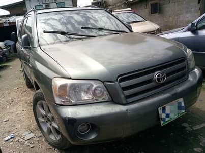 A picture of Toyota Highlander 04