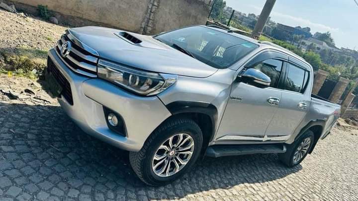 used toyota hilux