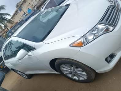 A picture of 2010 Toyota venza toks V6 engine reverse camera Powe booth