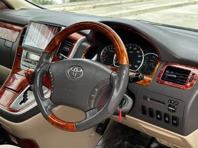 A picture of TOYOTA ALPHARD DSJ Location DSM BEI PRICE 15 800 000