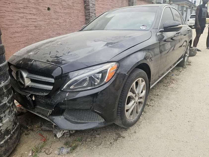 A picture of DEALER MARKET 2015 C300 pure first body NOTE BAD ENGINE