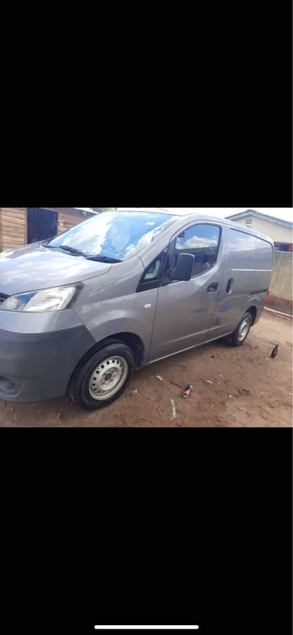 nissan nv200