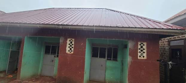 A picture of 3 single rooms for sale at 27m. They make 450