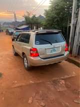 A picture of CLEAN TOYOTA HIGHLANDER 2004