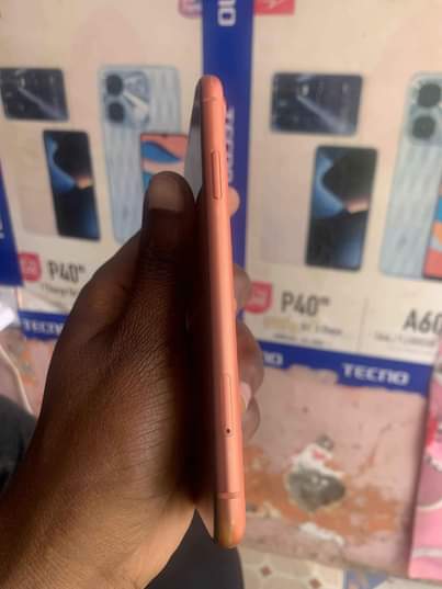 A picture of iPhone XR 64 GB Contact 0617 702 252 