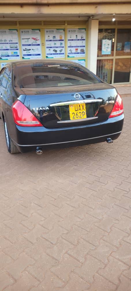 A picture of Nissan teana