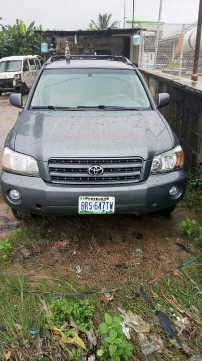 A picture of Toyota Highlander 2004 Premium Accident Free 1MZ v6 engine and