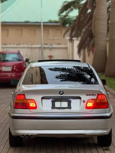 A picture of BMW 325