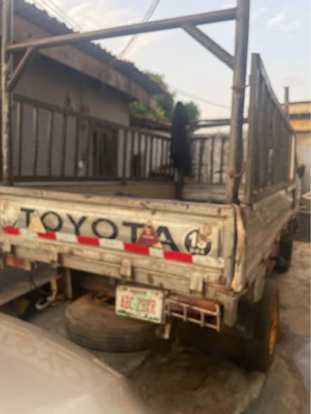 A picture of 1999 Toyota Dyna 150