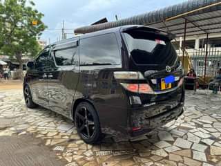 A picture of Toyota Vellifire number EAV