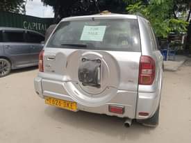 A picture of Toyota RAV4 imenyooka sanaa kipengele use wewe iko kigamboni Bei