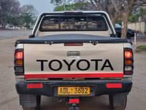 used toyota hilux