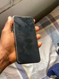 A picture of 11 PRO MAX 64GB FOR YOU
