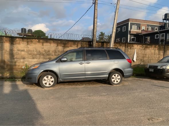 A picture of 08 Toyota Sienna for sale
