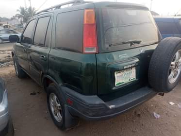 A picture of Honda crv 2000 model 4 sale Clean first body and
