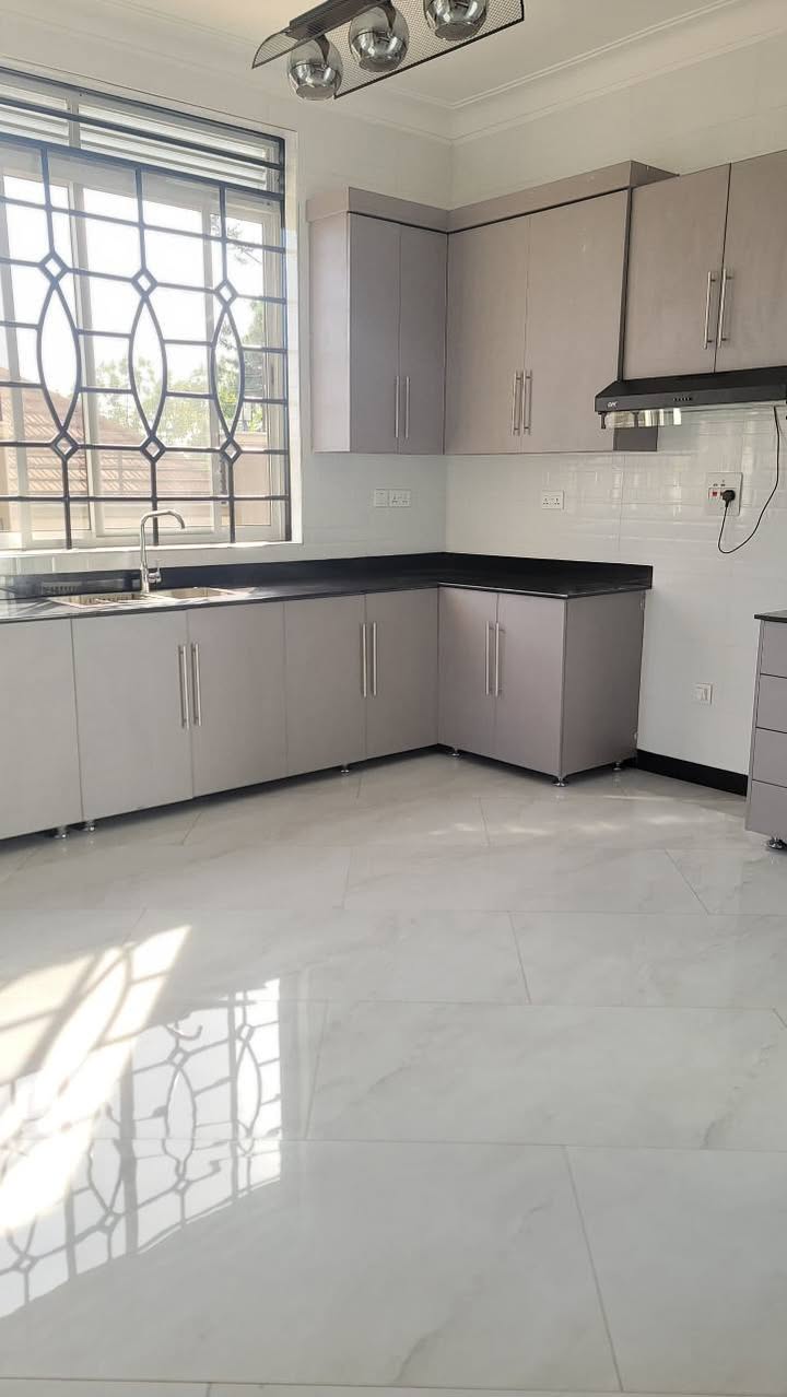 A picture of Newly flat house for sale 5 bed s and buysquatars