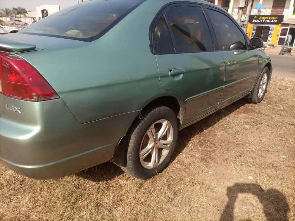 A picture of 2005 Honda civil