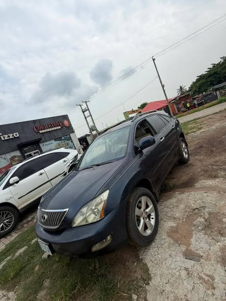 A picture of Neatly Used 2005 Rx 330 Flashed On First Body Pan