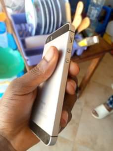 A picture of Hii apa yamoto iPhone sE gb64 camer iko vizul haina