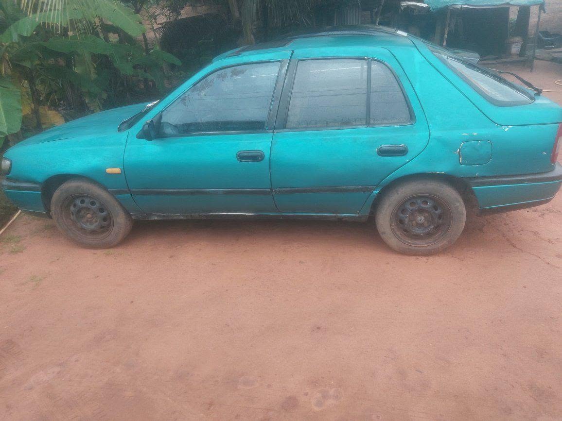 A picture of 2003 Nissan sony