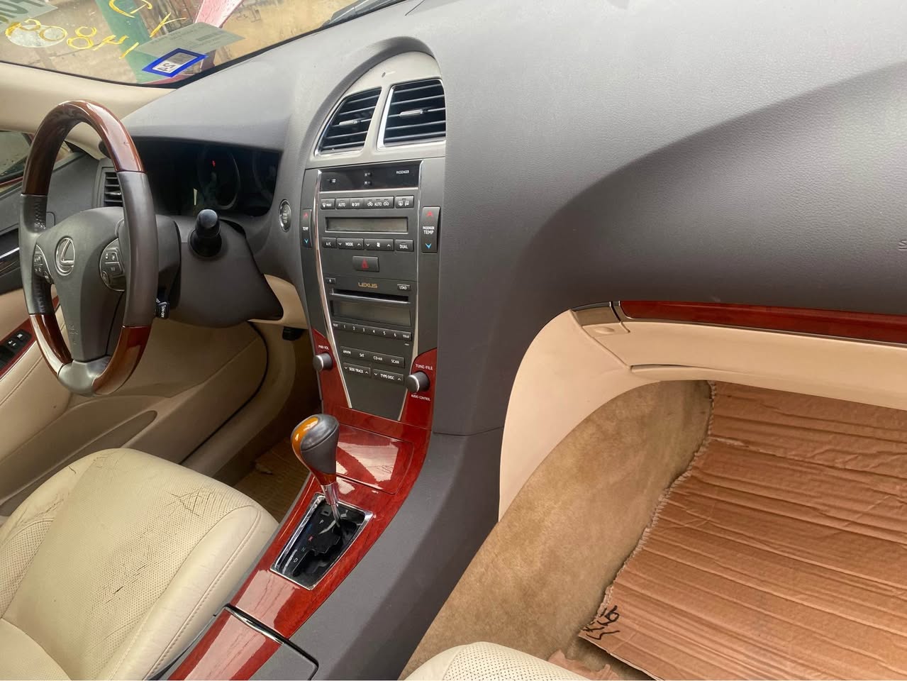A picture of 2012 Es350 Lexus