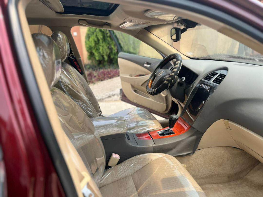 A picture of Awoof full option 2008 Es350