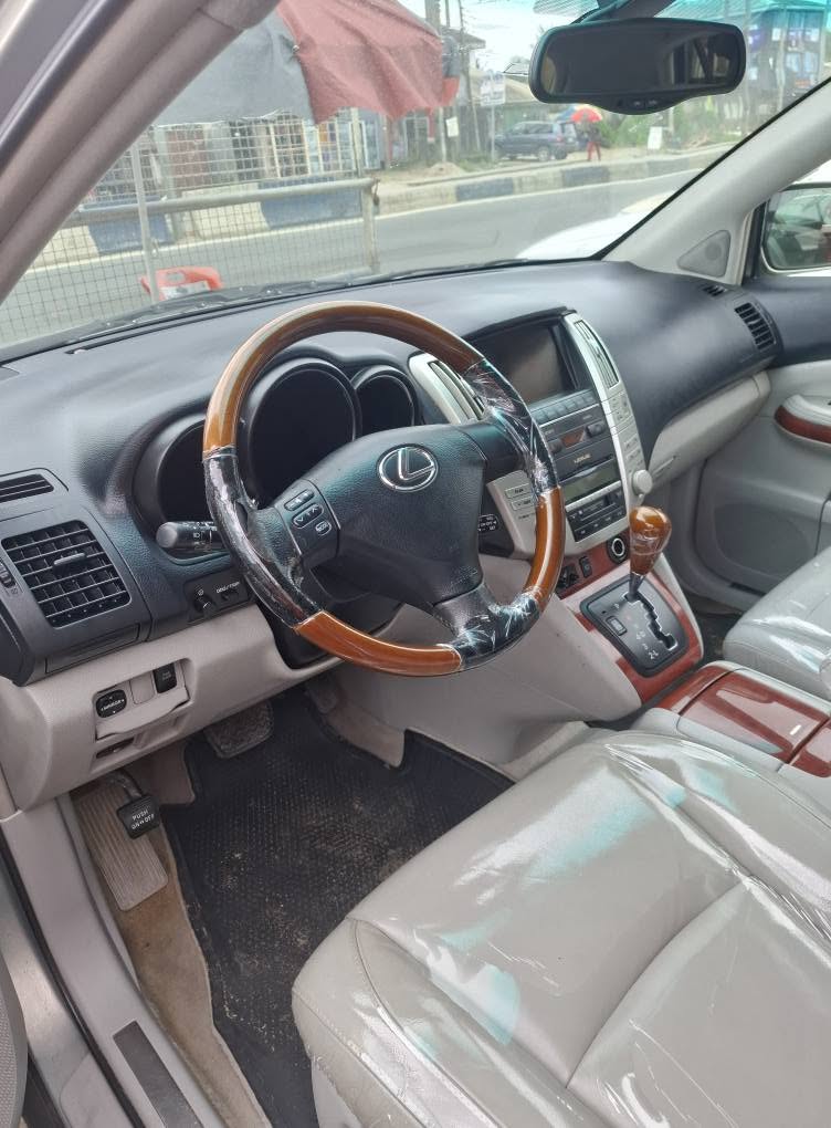 A picture of RX330 LEXUS