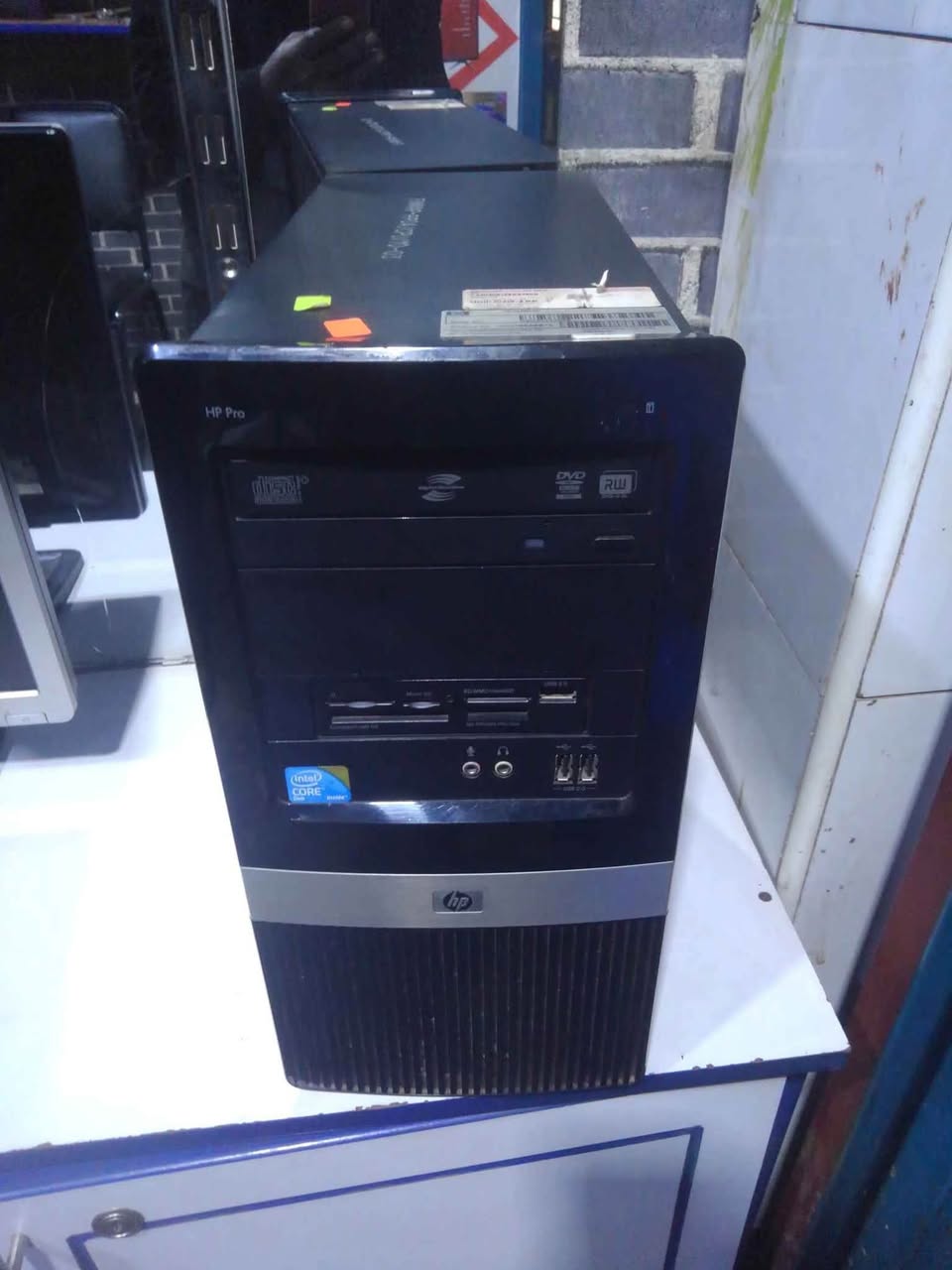 A picture of Hp desktop core2