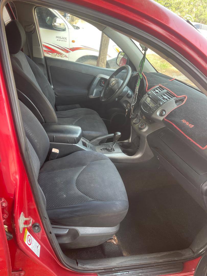 A picture of Toyota RAV4 08