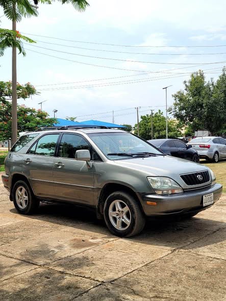 A picture of Brand Lexus Model RX300 Year 2001 Condition Registered Color Body