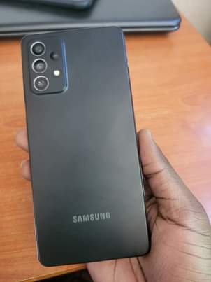 A picture of Still new Samsung galaxy A72 for 500k at my shop...contact
