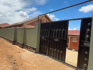 A picture of 7durbal rooms with bathrooms store for sale in nansana 140m