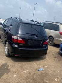A picture of 2007 Toyota avensis verso